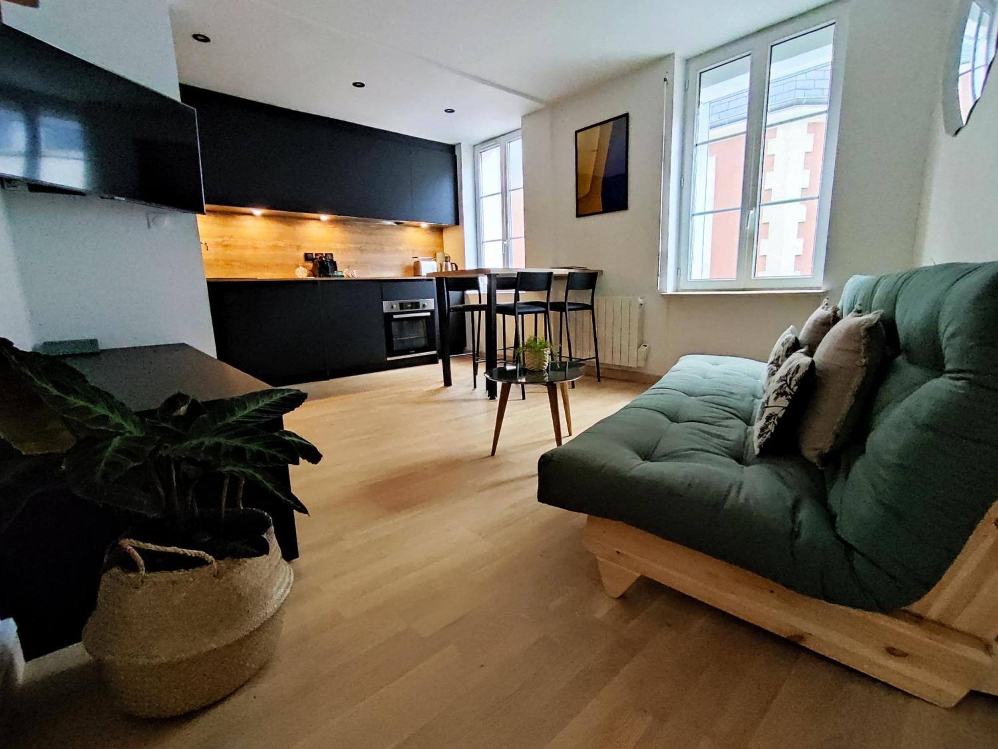 My Duplex House Trouville Rum bild